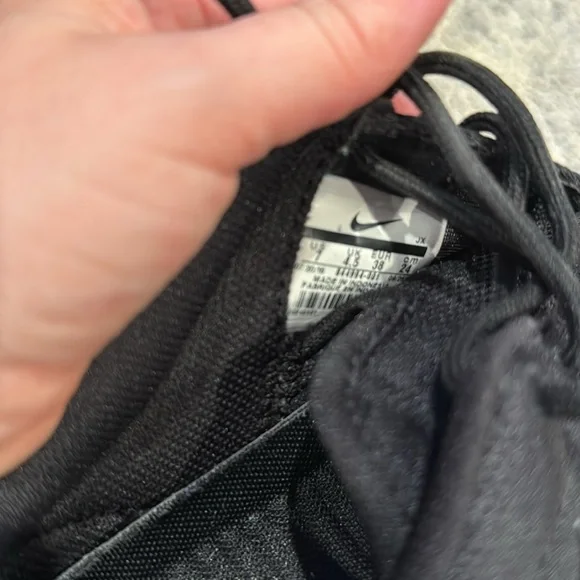 Nike Roche black on black sneakers. Size 7 - Picture 6 of 6